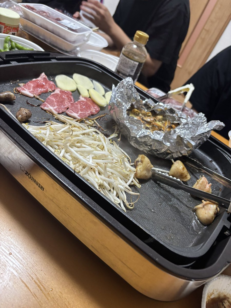 gintoki02161's tweet photo. 湾岸勢で焼肉 https://t.co/oP9ZQimYFm
