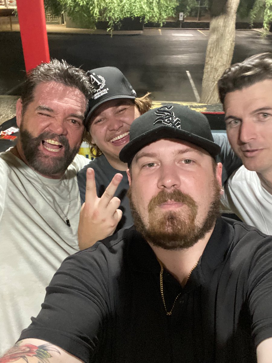 KeRoXiK's tweet photo. Hanging out with Karl urban mortal kombat actor Johnny cage!! #karlurban #mortalkombat #johnnycage #drunk #crazy #letsgo https://t.co/YBnqftM2ET