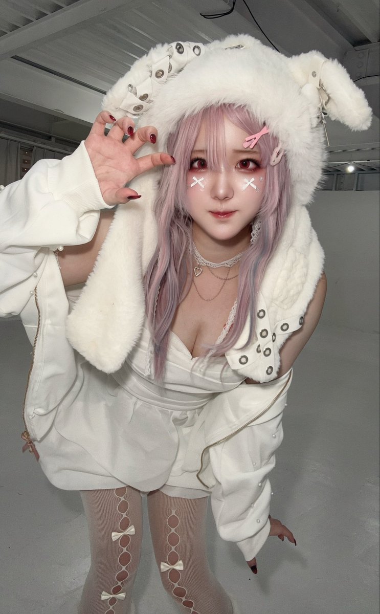 nrumcos's tweet photo. ウサギのお姉さん🐰 https://t.co/8S1n4i2psX