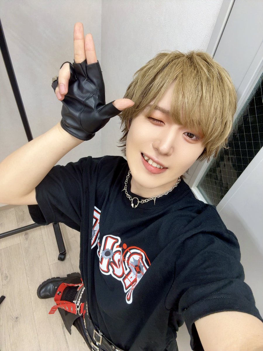 ayanoren_ReL's tweet photo. 『炎上 / ばかっけぇ!』リリイベin愛知ありがとうございましたー！🍤

ちょーーー楽しくて一瞬だったな！！！！！
感想いっぱい聞かせてー！！！！！

そして暑いなか長時間待って一緒に初日迎えてくれたみんな本当にありがとう！ちゃんと食べて飲んで回復してねー！🐦‍🔥✨

#ReLIT炎上 #ばかっけぇ https://t.co/nbCJ8gM7W4
