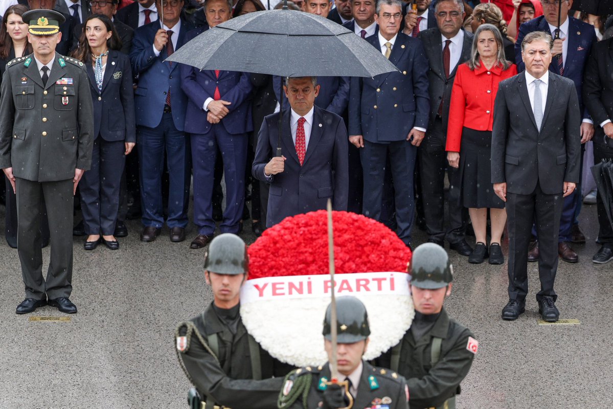 yepankara's tweet photo. YENİ Parti Genel Başkanımız Sayın Özgür Özel, Kurucular Kurulu üyelerimizle birlikte Cumhuriyetimizin kurucusu Gazi Mustafa Kemal Atatürk’ün ebedî istirahatgâhı Anıtkabir’i ziyaret etti. https://t.co/q8OLfzbAsc