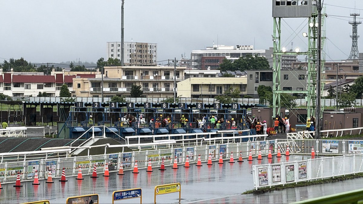 ykcmmk's tweet photo. 先週北海道旅行に行ってきて初めてばんえい競馬を見てきた。
超ハードスケジュールだったので少しの時間しか見れなかったので次は時間に余裕持って行きたいなぁ。 https://t.co/l4AEcf14es