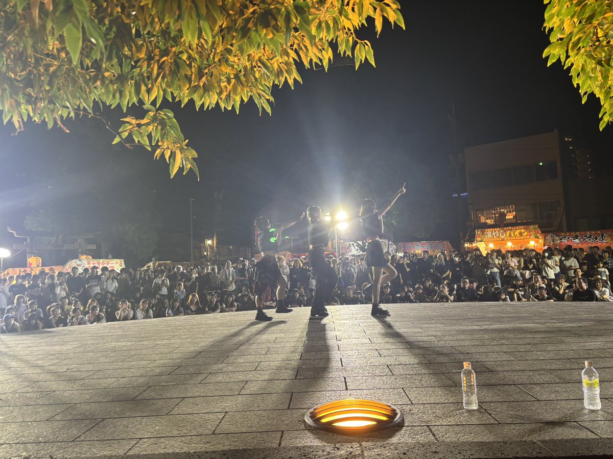 FloodLyrics's tweet photo. 拡散お願いします！
届け〜！

2026.7.25(土曜）
松江天神さん夏祭り
Flood Lyrics(フラリリ)でした！
見てくれた皆様
ありがとうございました！

良かったらXもフォローしてください！

セトリ
走り出す季節
THE ENTERTAINMENT
Drink&amp;Shake
二人日和
TNT〜飛べるもんなら飛んでみろ

#フラリリ https://t.co/CxmTKjk1bd