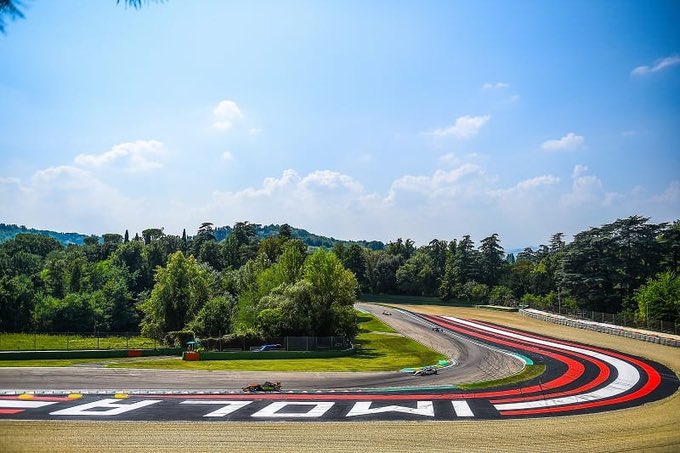 evrythngformu1a's tweet photo. 🚨 Formula 1 is reportedly VERY CLOSE to approving the Malaysian Grand Prix as the replacement for Bahrain, with the race expected to take place after the Azerbaijan Grand Prix.

👀 And that’s not all…

🇮🇹 Imola has now joined Portimão and Turkey on the shortlist to fill the remaining vacant slot on the 2026 calendar.

(via. @wearetherace) #F1 | #MalaysianGP