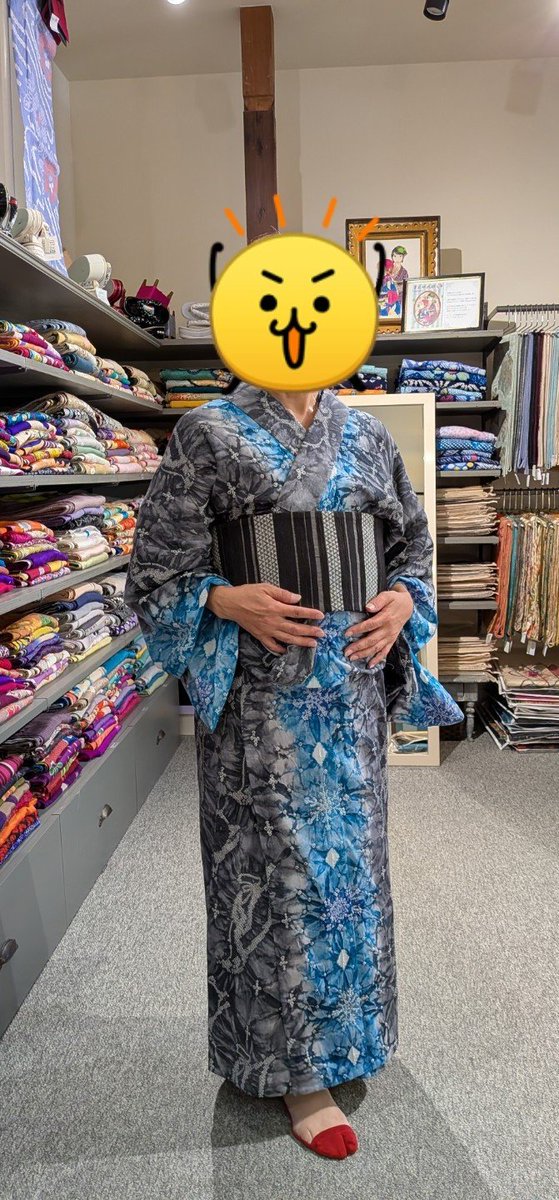 ikebba_'s tweet photo. 大津でカレーを堪能した後に、先週に引き続き @kimonoyatento さんへ。イベントの時にゆっくり見られなかった小物をじっくり眺めて、オリジナル三分紐を購入。そして私のお財布では手が出ないだろうと思われるオリジナル有松絞り浴衣を試着させてもらいました……可愛い……可愛すぎる…… https://t.co/RO7h7DMKOD