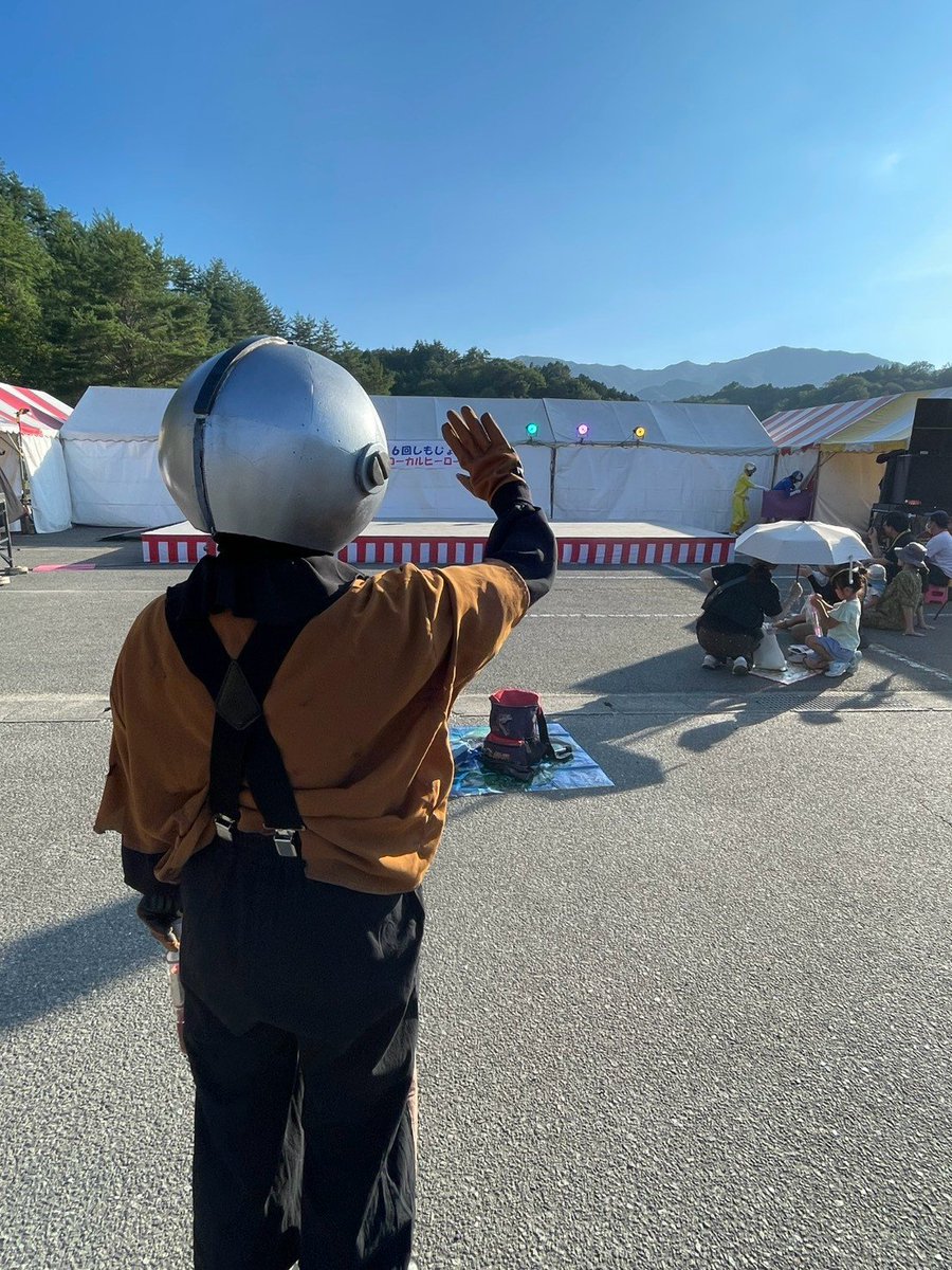 000kotetsu's tweet photo. ｶﾞｿﾘﾝ、ﾎｷｭｰ。
ｧｯｨ
 #ローカルヒーロー大響宴 
 #しもじょっ子まつり https://t.co/RSUmG4UdE3