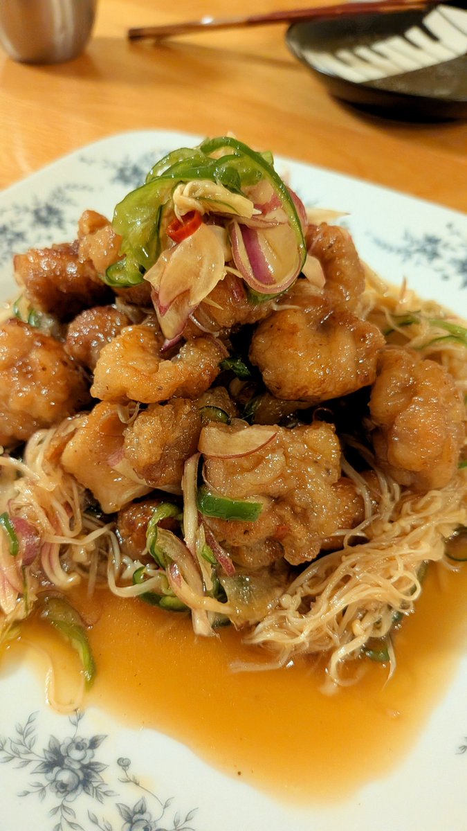 wakachill's tweet photo. FUJI ROCKの藤井風見るために冷蔵庫で冷やしていつでも食べれるものを作ったワカおじ飯は
鶏唐揚の南蛮漬け🐔
南蛮漬けにチンしたえのき入れたら、それだけで飯行ける👍👍
あと藤井風見ながら、つまみに鶏唐揚🤣
#おうちごはん https://t.co/eaOGVtKVe4