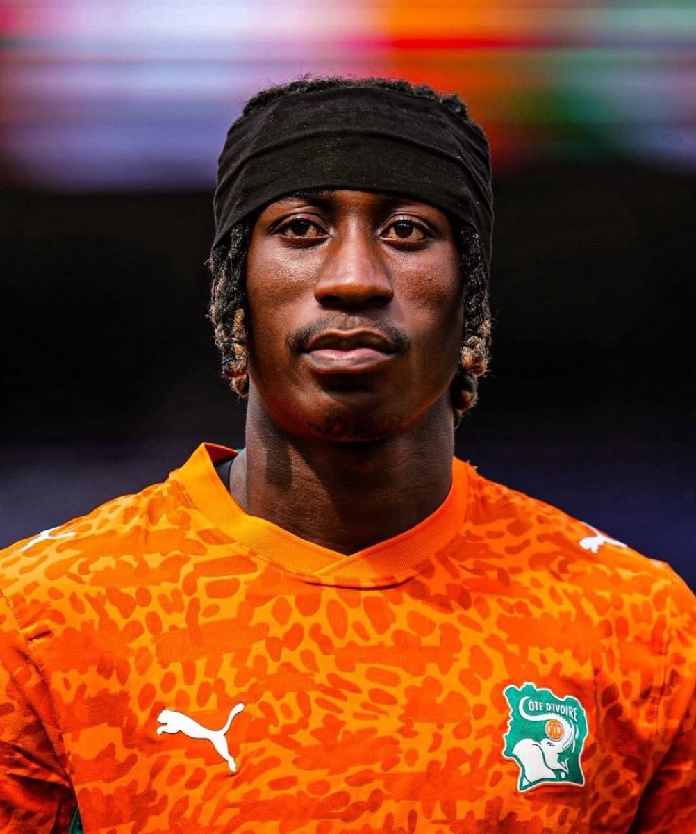AnaliseGFBPA's tweet photo. 🚨 MERCADO DA BOLA!

Grêmio entra na disputa por Yan Diomande (atacante de 19 anos) e está pronto para oferecer duas porcas prenhas e 3 terrenos localizados em Balneário Pinhal ao RB Leipzig.

Real Madrid, PSG e Liverpool também querem o jogador.

— @alexbagereal https://t.co/3ciSb2rNze