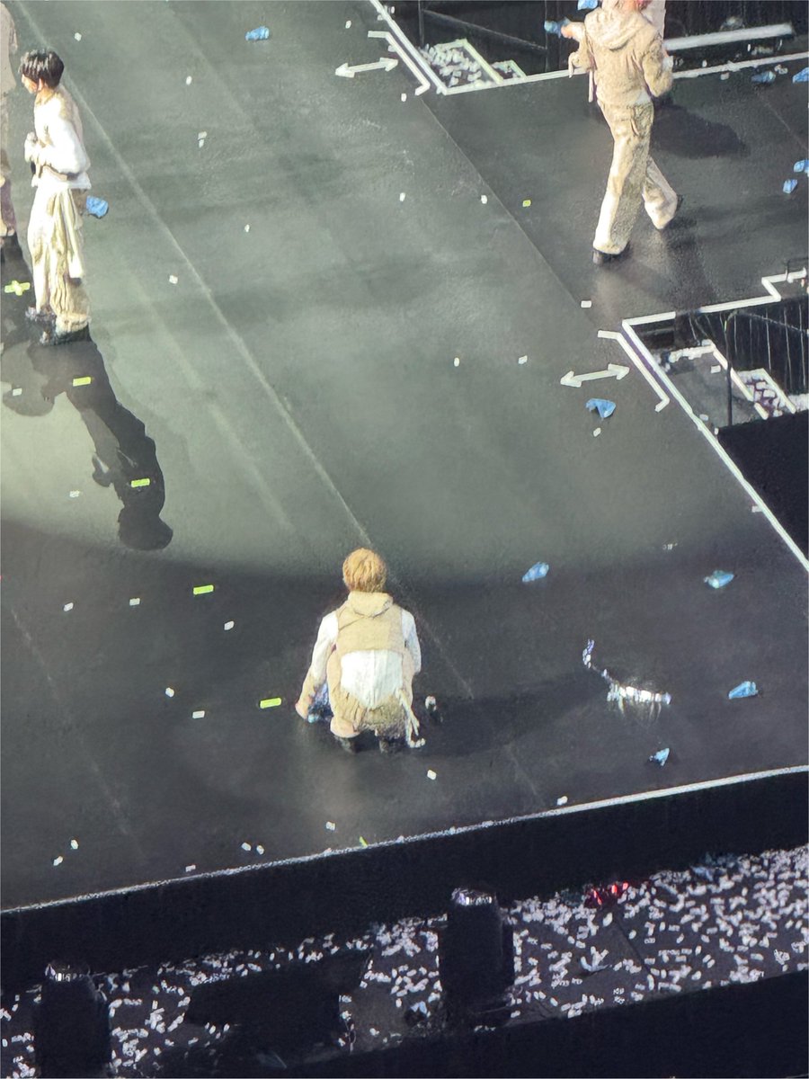 lostinsteven's tweet photo. tiny juwon looking at the butterfly project 😭🥺 https://t.co/2QwNuiJYPa