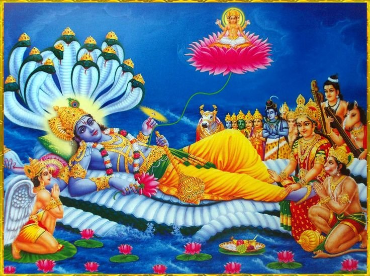 Simran__Kumari's tweet photo. 🕉️🌸🙏 देवशयनी एकादशी 🙏🌸🕉️
– जब सृष्टि हमें धैर्य, विश्वास और ईश्वर की शरण का संदेश देती है।

सनातन धर्म के अनुसार, आषाढ़ शुक्ल एकादशी के दिन भगवान श्रीहरि विष्णु क्षीरसागर में अनंत शेष पर योगनिद्रा में विराजमान होते हैं। इसे देवशयनी (हरिशयनी) एकादशी कहा जाता है और इसी दिन से चातुर्मास का शुभारंभ होता है।

यह योगनिद्रा सामान्य निद्रा नहीं है। यह पूर्ण जागरूकता, दिव्य चेतना और ब्रह्मांडीय संतुलन की अवस्था है। भगवान विष्णु विश्राम करते हुए भी सम्पूर्ण सृष्टि का पालन करते रहते हैं। उनका यह स्वरूप हमें सिखाता है कि सच्ची शक्ति केवल निरंतर कर्म में नहीं, बल्कि धैर्य, संतुलन और ईश्वर पर पूर्ण विश्वास में भी होती है।

भक्ति परंपराओं में यह भी माना जाता है कि चातुर्मास के दौरान माँ लक्ष्मी, भगवान शिव, माँ दुर्गा, भगवान ब्रह्मा तथा भगवान विष्णु के विभिन्न दिव्य स्वरूप अपनी-अपनी शक्तियों से सृष्टि के संतुलन और लोककल्याण का कार्य निरंतर करते रहते हैं। इसका संदेश स्पष्ट है—परमात्मा एक हैं, उनके स्वरूप अनेक हैं, और प्रत्येक स्वरूप जगत के कल्याण के लिए समर्पित है।

इसी कारण श्रीरंगनाथस्वामी, जो भगवान विष्णु के शेषशायी स्वरूप हैं, इस एकादशी पर विशेष रूप से पूजनीय हैं। उनके शांत और दिव्य दर्शन हमें विश्वास दिलाते हैं कि जब जीवन में सब कुछ स्थिर प्रतीत होता है, तब भी ईश्वर मौन रहकर हमारी रक्षा और मार्गदर्शन कर रहे होते हैं।

इस पावन अवसर पर आइए, केवल उपवास ही नहीं, बल्कि अपने भीतर के क्रोध, अहंकार, लोभ और नकारात्मकता का भी त्याग करें। अपने मन को भगवान के चरणों में समर्पित करें और प्रार्थना करें कि हमारा जीवन भी धर्म, करुणा और सेवा के मार्ग पर अग्रसर रहे।

॥ जय श्रीराधाश्याम॥ 🙇‍♀️

सभी को देवशयनी एकादशी की हार्दिक शुभकामनाएँ।

#श्रीहरिः
#श्रीगीताजी
#सनातनधर्म
#चातुर्मास