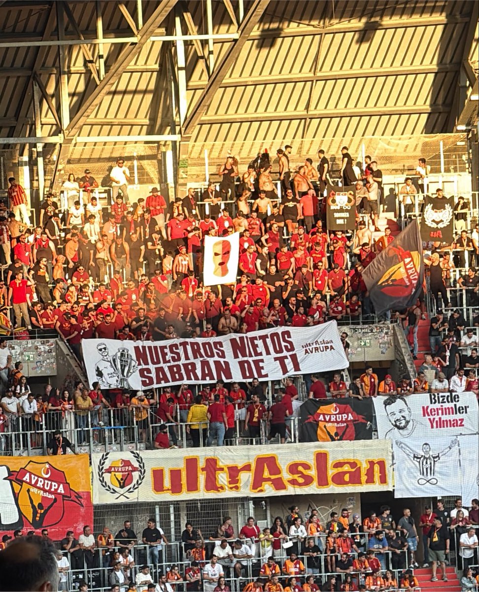 ultrAslan_EU's tweet photo. NUESTROS NIETOS SABRÁN DE TI! @MauroIcardi 

#ultrAslanAVRUPA https://t.co/hgmHBCr0V3