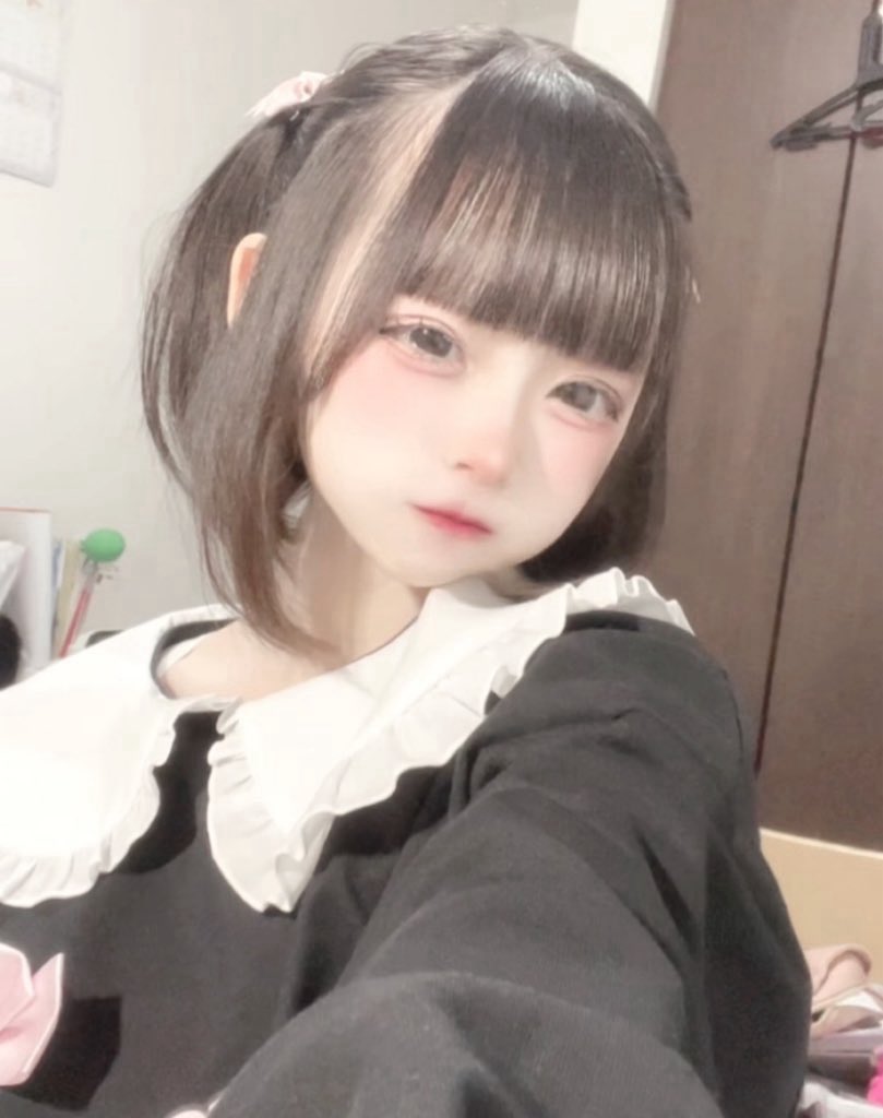 l0oxe's tweet photo. 18歳 https://t.co/C7Jz77eraQ