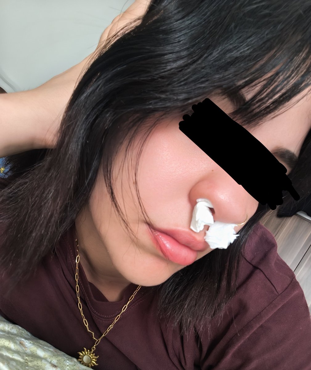 ez_lilithh's tweet photo. Benimle derdi olan başka yerde çözsün. 
Sümüksel problemlerim var. https://t.co/rTDOpnvTfA