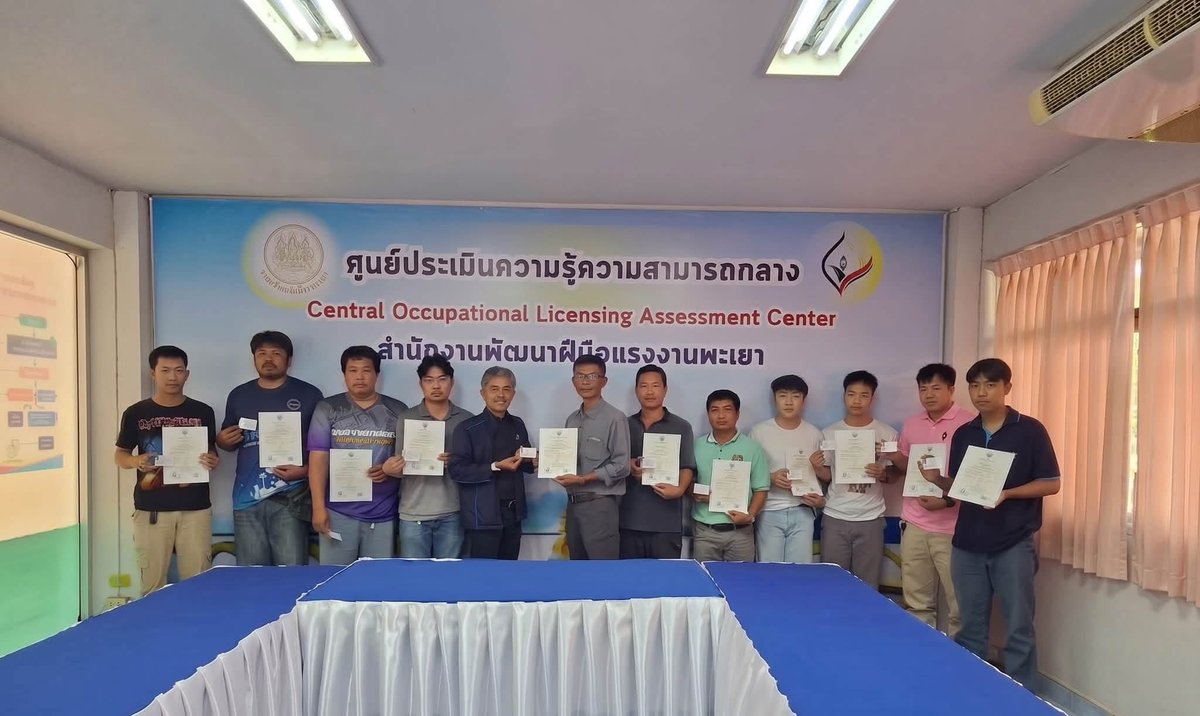 SPhayea60449's tweet photo. สนพ.พะเยา ดำเนินการประเมินและรับรองความรู้ความสามารถ สาขาช่างไฟฟ้าภายในอาคาร ระดับ 1 ณ สนพ.พะเยา โดยใช้ระบบเครื่องเรียกคิวเพื่อความสะดวกของผู้ใช้บริการ ซึ่งมีผู้ผ่านการประเมินและได้รับหนังสือรับรองฯ จำนวน 16 คน #พัฒนาฝีมือแรงงานพะเยา #พะเยา https://t.co/pvbFvXAx2h