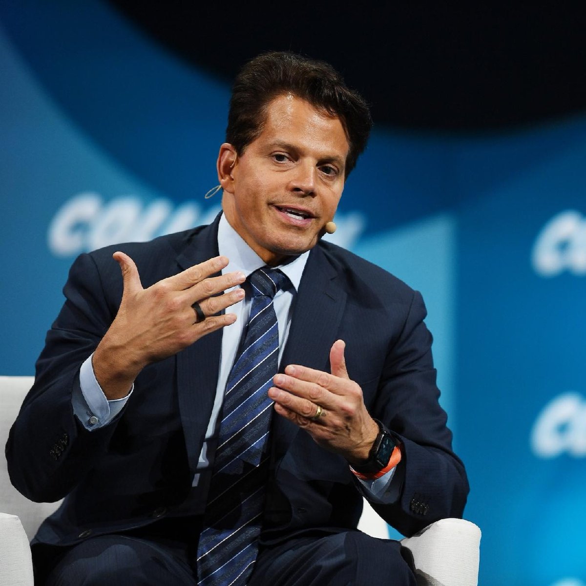 CoinMarketCap's tweet photo. LATEST: 🇺🇸 Anthony Scaramucci says if the CLARITY Act doesn't get to the Senate floor, it "dies a brutal death" and crypto firms will start building offshore. https://t.co/mXJre1zg5j