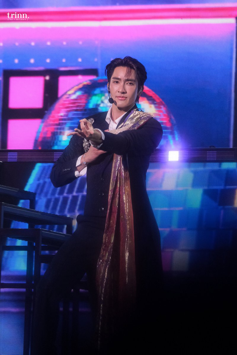 atrinnx's tweet photo. ｢ 20260725 」 — 

จีนี่ตนนี้หล่อจัง 🧞‍♂️🪔💨

EMBPFK CLOSE FRIENDS PARTY 
#FFFPartyConcert2026D1 
｢ #EarthPirapat ⋮ @Earth_Pirapat 🌏 」 https://t.co/RrpWro8Qvb