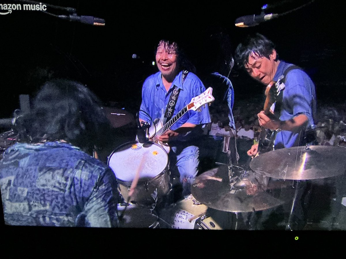 yahaaaan's tweet photo. こんなに生っぽいLIVEを映像で届けてくれて感謝…
映像のスイッチングもめちゃくちゃ気持ち良くて、何より撮ってるカメラマンが笑ってるんよね。
映像班楽しいよね、こっちもそのままの熱が伝わって泣いたわ‼︎‼︎
#フジロック #sunnyday_tokyo https://t.co/yt1BR4CiHb