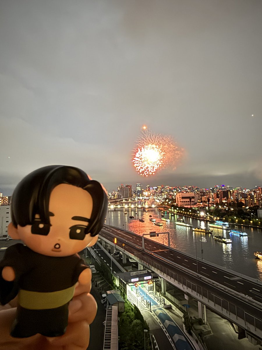 meme_black_mi's tweet photo. スカイツリーと花火🎇
めめも添えて🖤
今年も綺麗に観れました😆 https://t.co/a2FEIRIavP