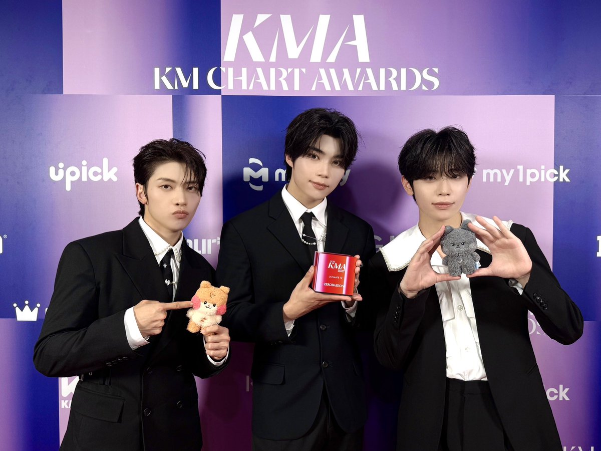 ZB1_official's tweet photo. 260725
<KM CHART AWARDS 2026>

🏆ULTIMATE 12

#ZEROBASEONE #ZB1 #제로베이스원 https://t.co/nid4Qq0254