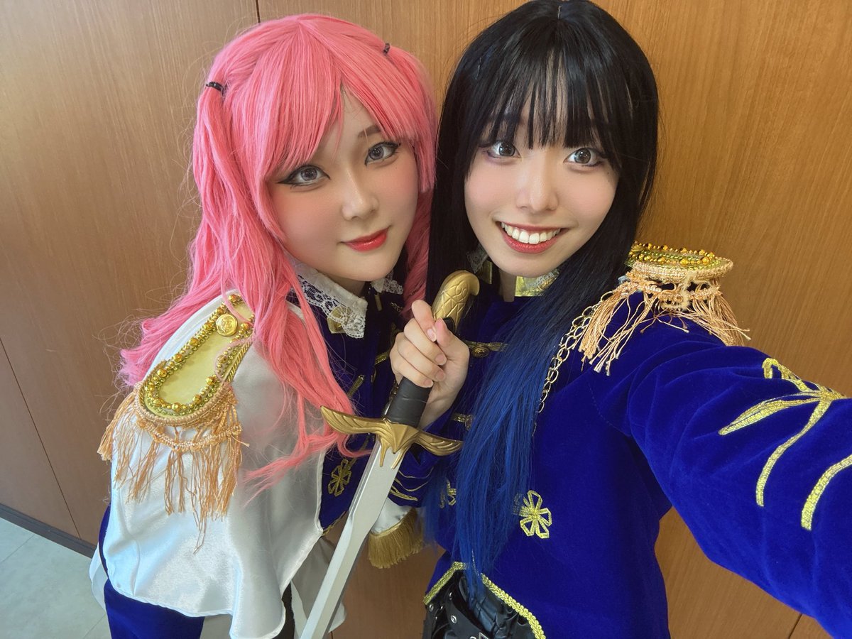 a1103_u's tweet photo. 本日はオープンキャンパスで声優アクティングコースの殺陣ステージがありました！
約1年半ぶりにアンナ役を演じることが出来て、シャルロットのお姉ちゃんが出来て光栄でした💙
お写真素敵なの沢山あって、厳選難しい😭

ずっと福満先生とスリーショット撮りたかったので念願です(⋆ᴗ͈ˬᴗ͈)” https://t.co/Iy48MI3yhZ
