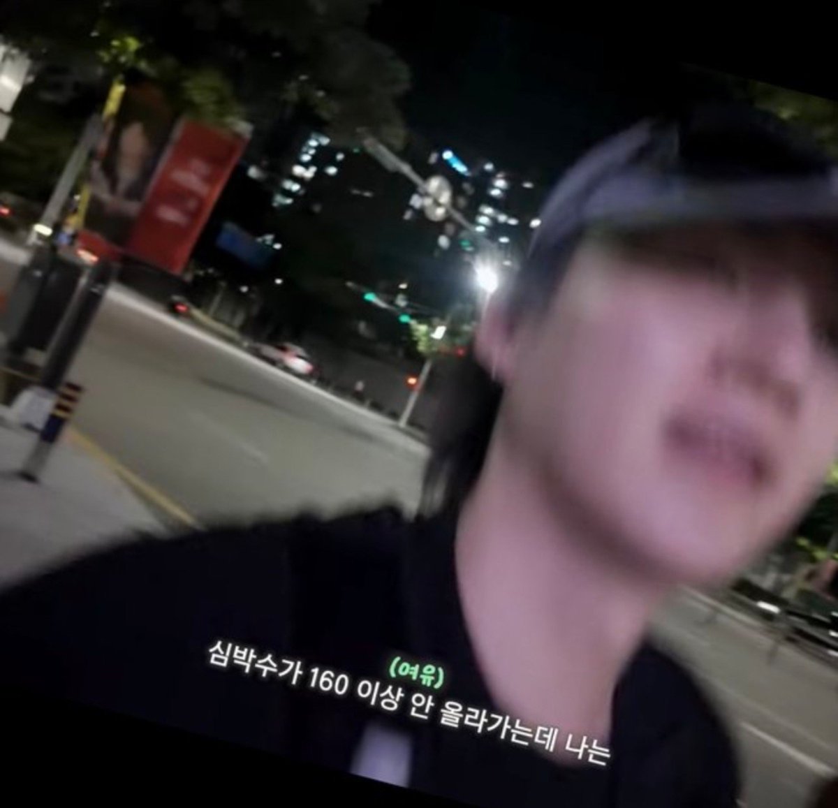 sakinayoongi's tweet photo. Yoongi literally running right past "Supporting Yoongi anytime, anywhere" banners, he definitely saw the support for him 😭 https://t.co/j7lvHNT3z0