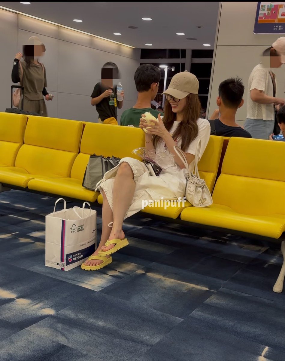 sanadorabel's tweet photo. sana was all smiles while playing with a squishy toy and reading fan letters at the airport 🤏 https://t.co/AQKj2zg4Mc