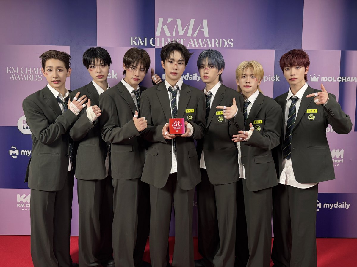 NewBeat_twt's tweet photo. [📸] 
 
260725 KM CHART AWARDS 2026 종료

KM NEXT POTENTIAL 상을 수상할 수 있게 해준 모든 뉴로들 감사합니다🏆
다음 챕터도 기대해 주세요!

#NEWBEAT #NBT #뉴비트 https://t.co/Jl0cP4btaB