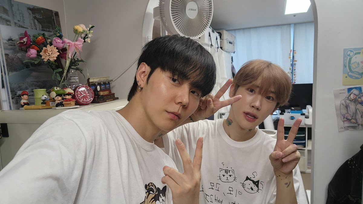 jsh_been's tweet photo. 26.07.25 준성호 프리마켓

오늘 얼마나 행복했는지...말로 표현 못 할 하루였음을😍
미친듯이 긴장해서 땀 줄줄 흘리는데.. 사무실이 너무 덥죠? 먼저 미안하다 얘기해주는 준성호에게 넘넘 고맙고 ㅠㅠ 준성호 존잘존예.. 그 외 만 글자로 부족한 미사여구 많다만 이만 줄임.
못 줄임. 준성호 만만세 https://t.co/r0g23BKIc8