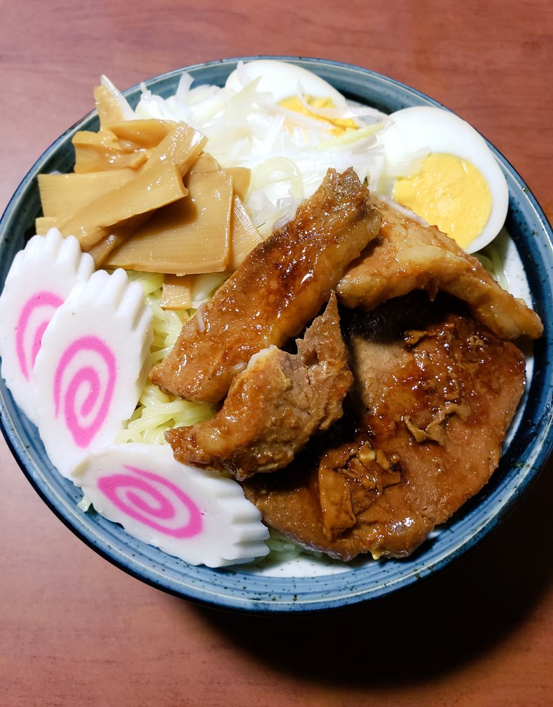 urara_920's tweet photo. 今日はラーメン🍜 https://t.co/nXY3ySwOim