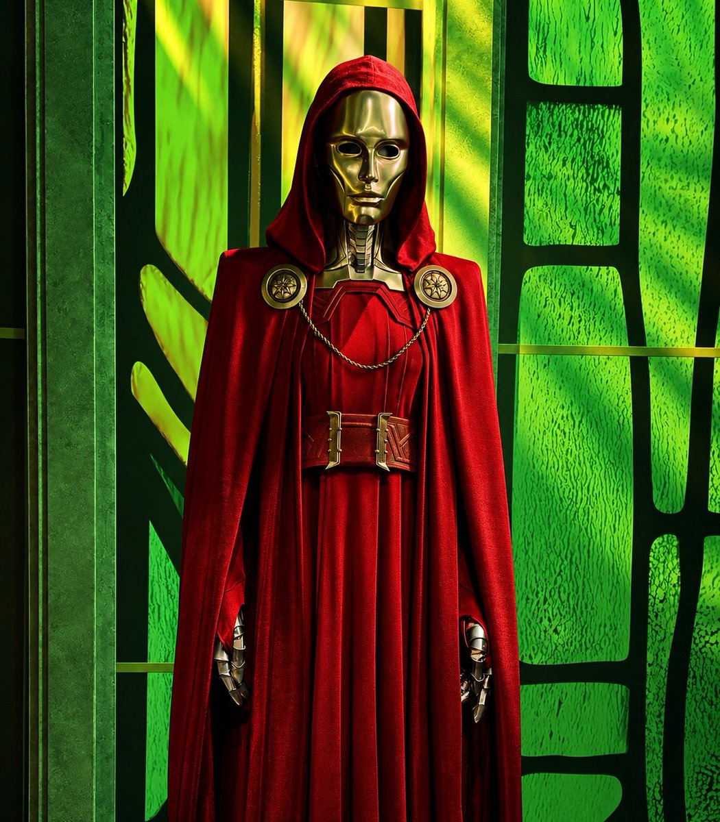 CelebsChaos's tweet photo. The Latverian Witch costume at SDCC for ‘AVENGERS: DOOMSDAY’ has now been changed to red. https://t.co/IPoneFI7BF