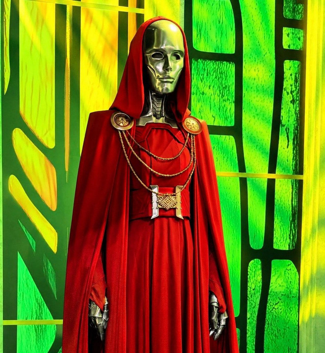 CelebsChaos's tweet photo. The Latverian Witch costume at SDCC for ‘AVENGERS: DOOMSDAY’ has now been changed to red. https://t.co/IPoneFI7BF