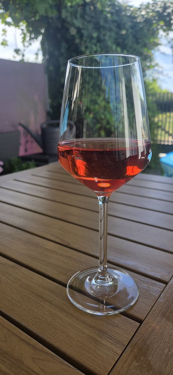 Sandra31302199's tweet photo. Bier auf Wein, das lass ich sein.
Wein auf Bier, das Lob ich mir.
#Fump https://t.co/hPHN3cmYm8