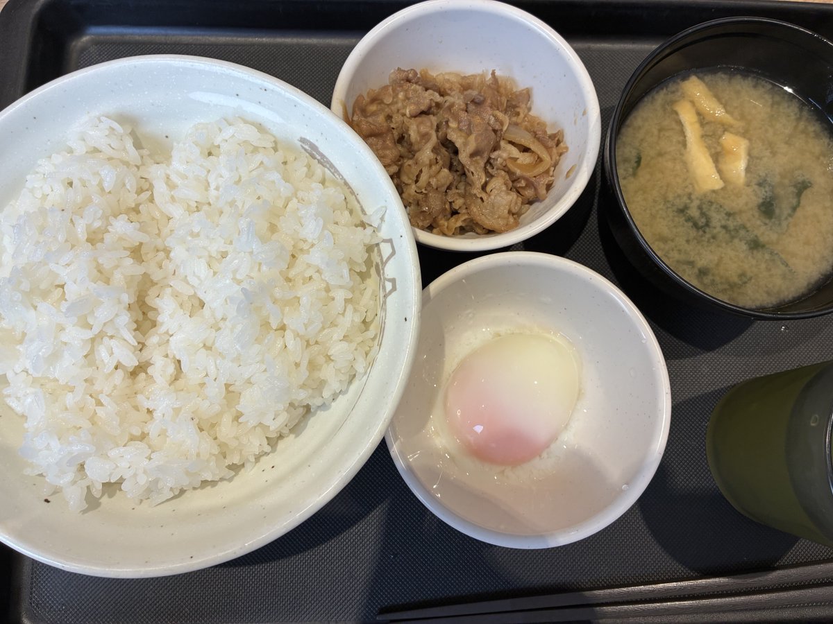 tomokuro2's tweet photo. Wで選べる玉子かけごはん半熟玉子（ミニ牛皿）ご飯特盛、うまし@松屋 https://t.co/ckJBeMjnSM