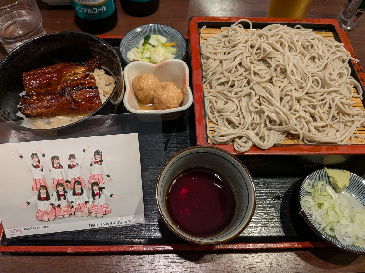team_b5_'s tweet photo. 公演後の麺類に感謝！
たまにはアルコールも行っちゃう？ https://t.co/VFjfWTQFfk