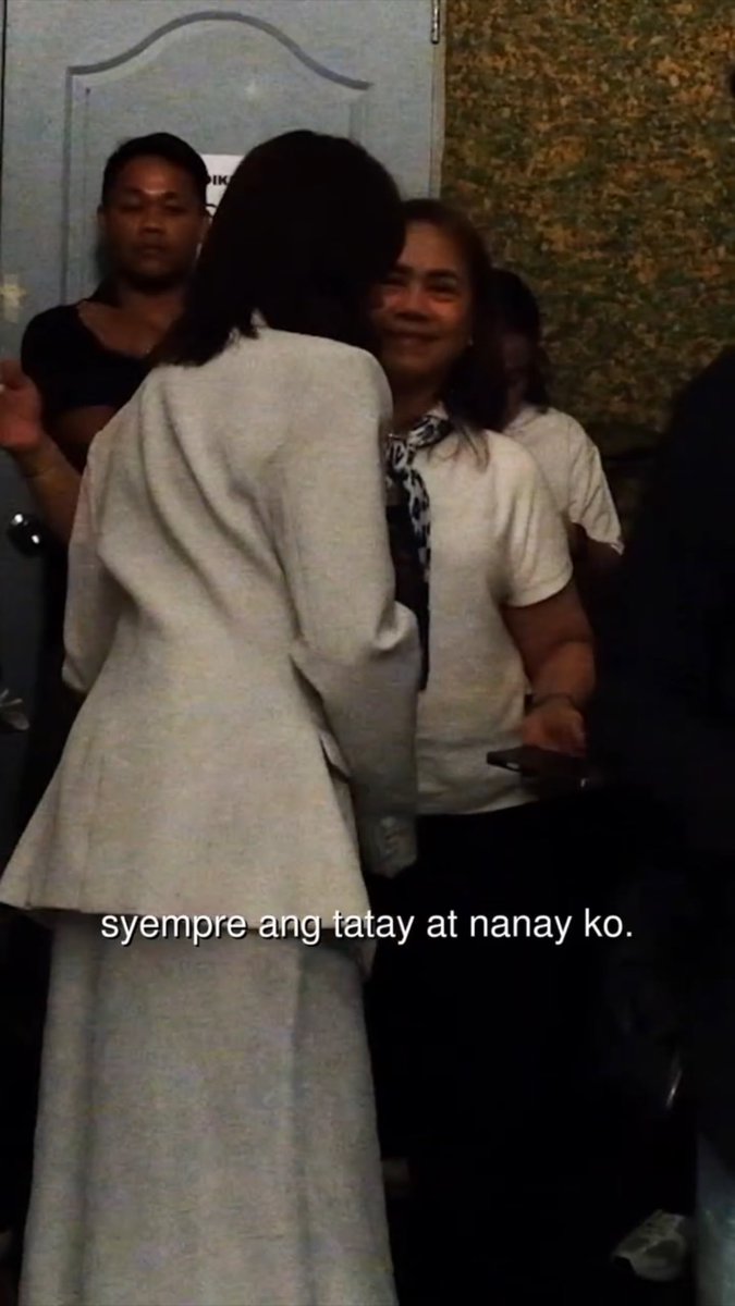 justsgthingz's tweet photo. NAIIYAK AKO SHET SARAH AND HER MOMMY DIVINE 😭😭😭 https://t.co/LlwcPVfIXI