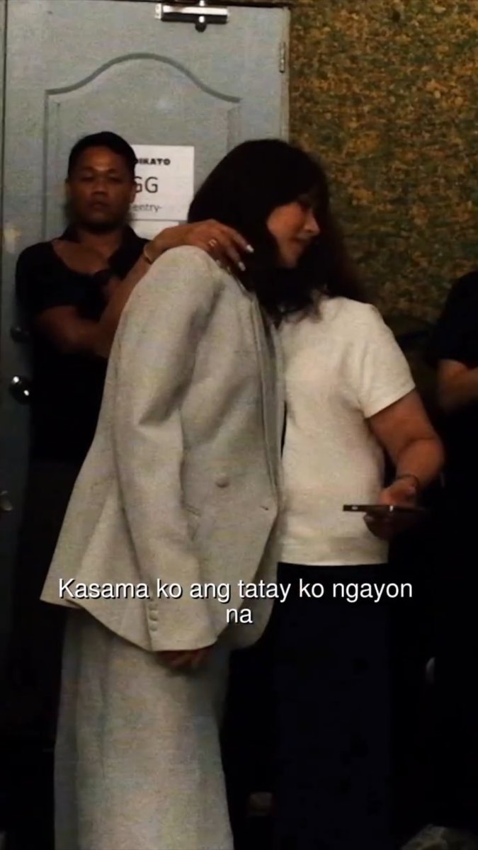 justsgthingz's tweet photo. NAIIYAK AKO SHET SARAH AND HER MOMMY DIVINE 😭😭😭 https://t.co/LlwcPVfIXI