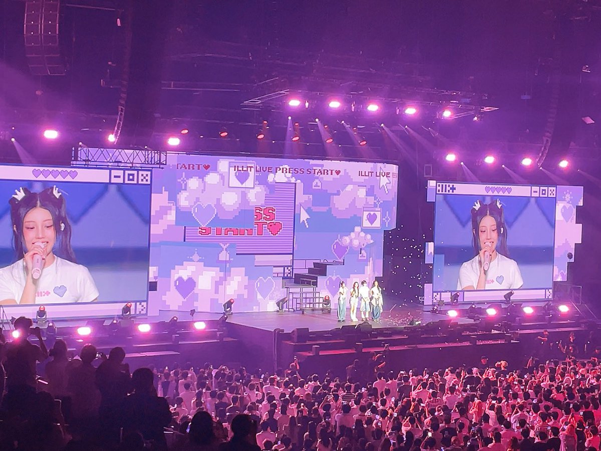 mocoront417's tweet photo. 長女、初のLIVE♡
箱推しなのでみんな好きみたい🥰
みんな可愛すぎて私も一緒にハマってしまうかもしれません🇰🇷笑

ペンラ界隈にいないので（なんだそれ）
自動的に連動して光るんだ？とそれはそれは感動しました🥺笑 https://t.co/TkvRhG6OyT