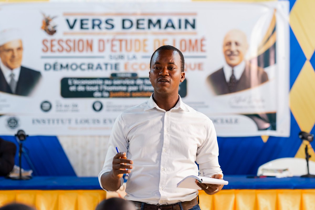 JVersdemain's tweet photo. Deuxième journée de réflexion à la Session d'Étude de Lomé.

Pouvoir d'achat, inflation, création monétaire et environnement figurent au cœur des conférences animées par Emmanuel TOGBETSE, Jean LARE et le Prof. Jean-Pierre BEYA.

Retour en images. https://t.co/OWtMlg3kgT