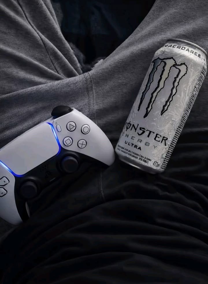 AiChienne's tweet photo. Tu m'aime  me  faire quoi  si  tu me vois comme ça .monstere nergy ma manette ps5  tu m'aime  tu me suce https://t.co/31RxtiiTKc