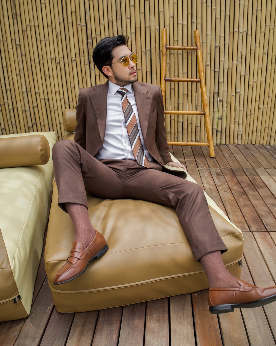 tungbeer's tweet photo. Dapper vibes only.

#iBeerAtFurusatoShack #FurusatoShack #SuitAndTie #iBeerOnVacation #TripperSnap https://t.co/5IsFPfb3q4
