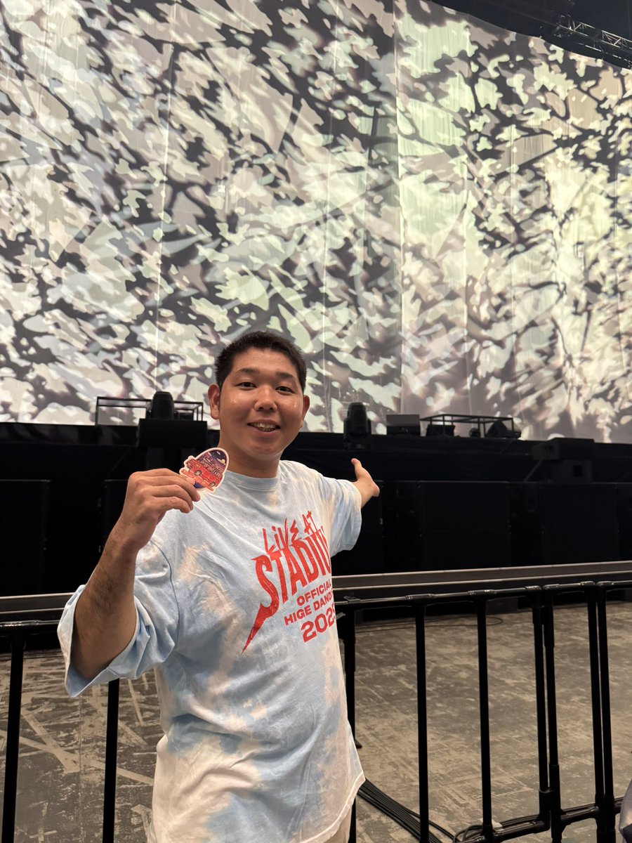 manta1014's tweet photo. 今日は推し活♪「OFFICIAL HIGE DANDISM one-man tour 2026 at K-Arena Yokohama」に行ってきました！友だちとは日程がずれちゃったけど、7列目と思ったら4列目でびっくりだったのとライブも最高すぎました🤣次のライブも行きたいです☆彡 https://t.co/geegNIxFcJ
