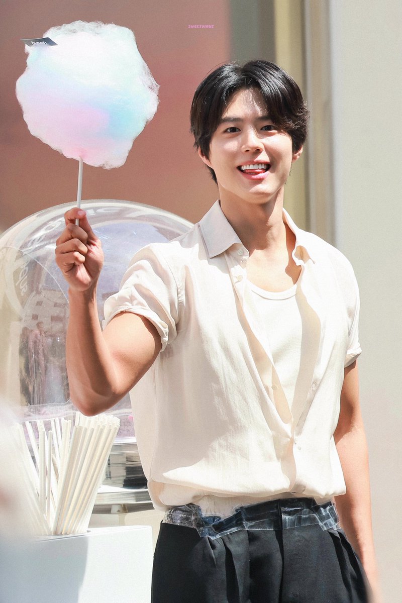 hyacinthW's tweet photo. @BOGUMMY 🩵
                                                 ☁️
☁️                     💕
                      ☁️
🎧 솜사탕 🍭𝙲𝚘𝚝𝚝𝚘𝚗 𝙲𝚊𝚗𝚍𝚢 ~ 루나 
( 𝖥𝖾𝖺𝗍. 카일리 𝗈𝖿 𝖪𝖨𝖨𝖱𝖠𝖲） https://t.co/7y2mAIat15