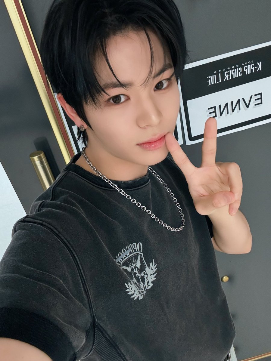 FANEVNNE_FR's tweet photo. ⸢ 🫧 ⸥ PHOTOS › 25.07.2026

⤿ 🌙 a posté des photos

⊹ 🍓 ᐧ crédit : @ evnnebbl ⊹ https://t.co/wVt0Y8RC8T