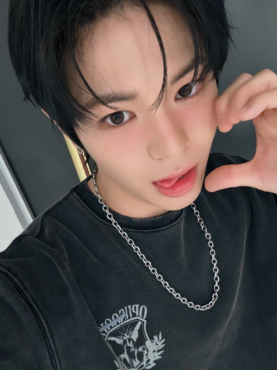 FANEVNNE_FR's tweet photo. ⸢ 🫧 ⸥ PHOTOS › 25.07.2026

⤿ 🌙 a posté des photos

⊹ 🍓 ᐧ crédit : @ evnnebbl ⊹ https://t.co/icnRdGeMcq
