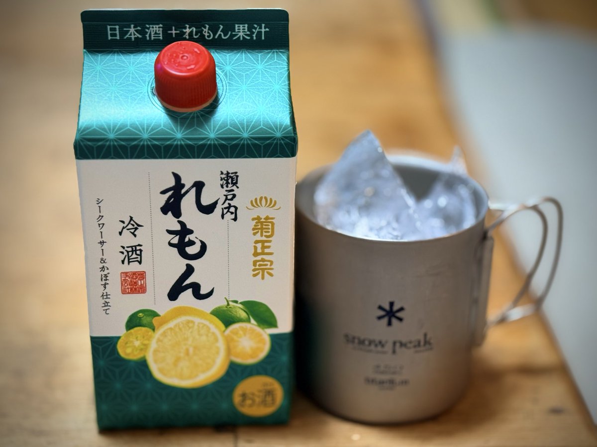 LemonShower13's tweet photo. 菊正宗 れもん冷酒🍋
10%あるの？ってくらい飲みやすい🤤
¥632税込
#れもんのともぐい https://t.co/v0qSSpMcFc