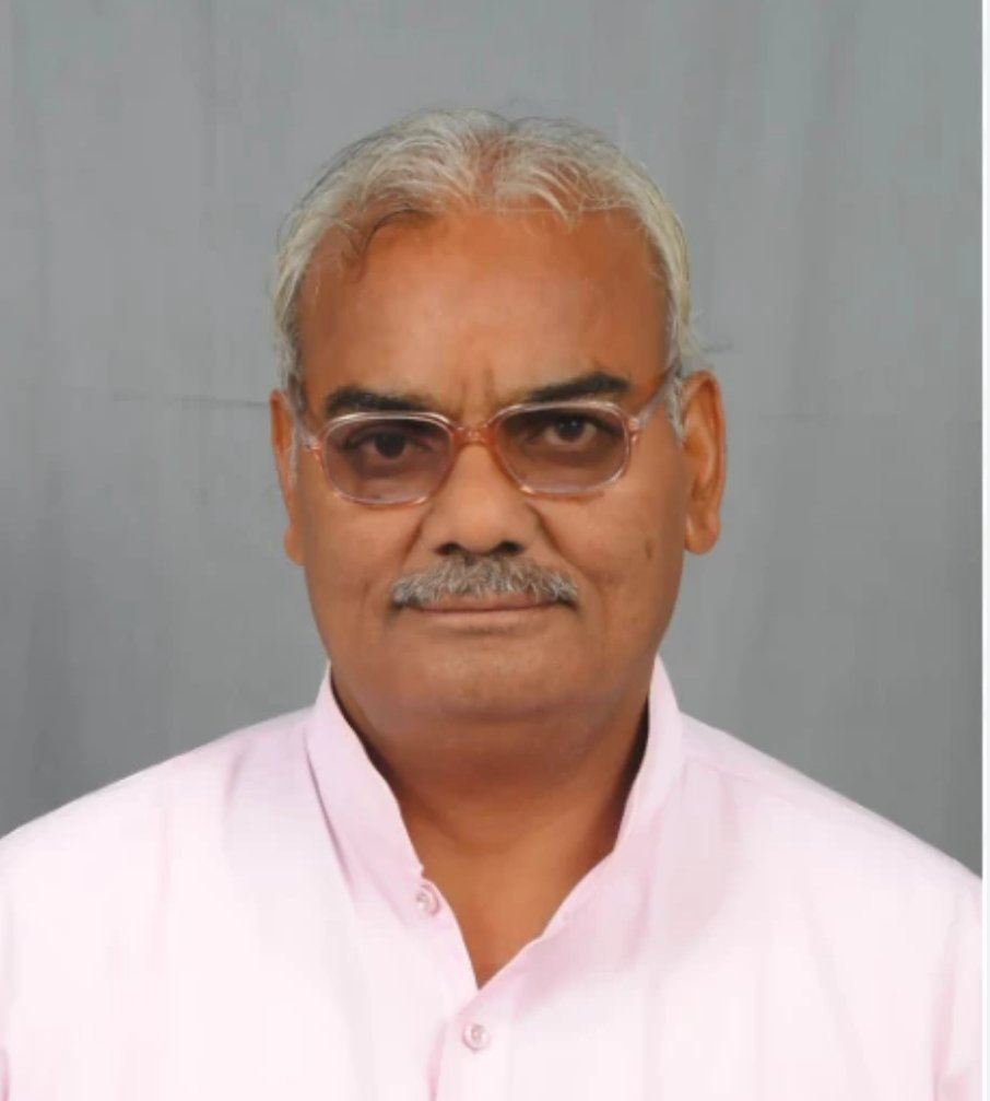 RakeshEducator's tweet photo. “विशेष शिक्षकों के पदों की घोषणा न करना हजारों दिव्यांग बच्चों के भविष्य के साथ अन्याय है। सरकार की यह चुप्पी अस्वीकार्य है। हम शिक्षा मंत्री से नैतिक जिम्मेदारी लेते हुए तत्काल इस्तीफे की मांग करते हैं। https://t.co/9Fmm7jbFLx