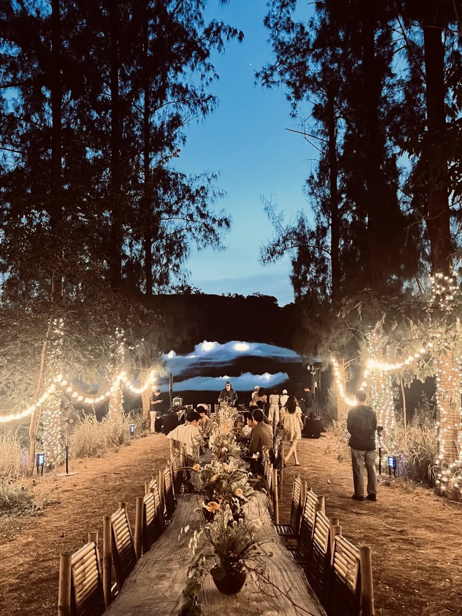 LisaDGGallery0's tweet photo. LISA was enjoying a special moment with her family and friends.

#LISA @wearelloud https://t.co/Ajd3wkOLEL