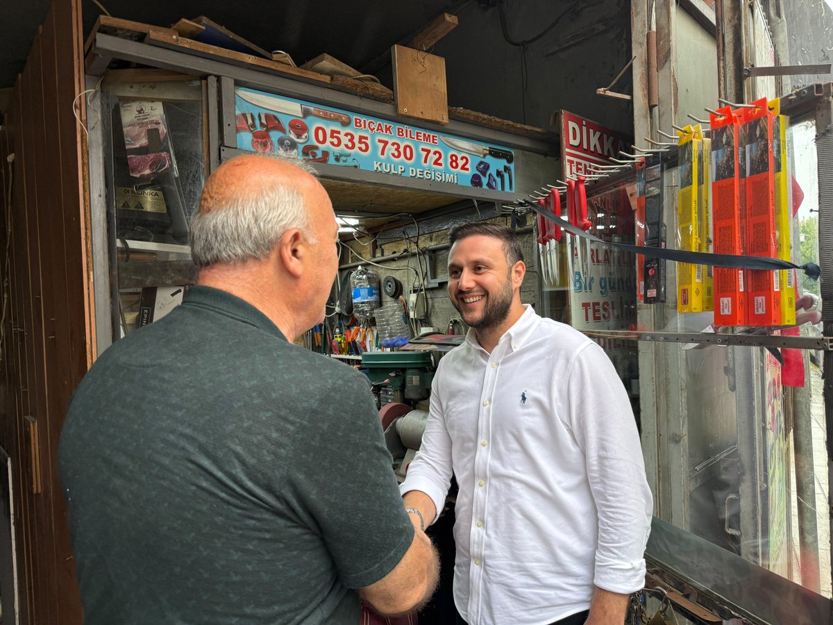 eminkaankaya's tweet photo. Fatih Mahallemizde faaliyet gösteren kıymetli esnaflarımızı ziyaret ederek hayırlı işler ve bereketli kazançlar diledik.

Samimi sohbetler eşliğinde mahallemizin ihtiyaçlarını, esnaflarımızın talep ve önerilerini dinleyerek istişarelerde bulunduk. Her zaman olduğu gibi ortak aklın ve istişare kültürünün rehberliğinde hemşehrilerimizle omuz omuza yürümeye devam ediyoruz.

Misafirperverlikleri ve gönülden sohbetleri için tüm esnaflarımıza teşekkür ediyor, hayırlı ve bereketli kazançlar diliyoruz.