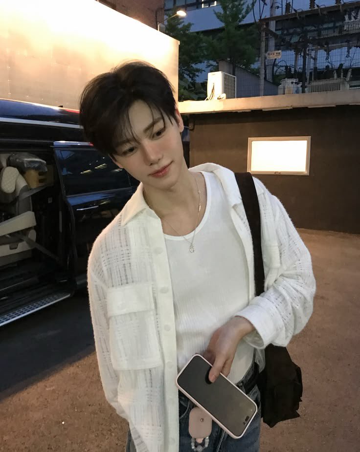 Abylksm's tweet photo. Dua Komma Tiga.

— Nomin AU

Di atas podium kampus, Jodi adalah dosen yang selalu menuntut kesempurnaan tanpa cela. Namun di balik pintu rumah yang terkunci rapat, dia hanyalah pria biasa yang hanya bisa bertekuk lutut dibawah kendali Janggala. https://t.co/XN24hTyI0R