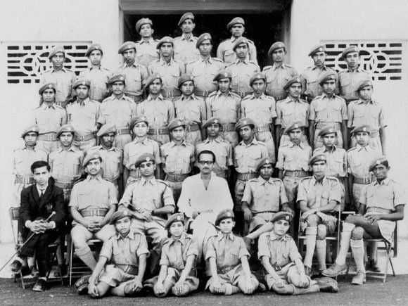 IndiaHistorypic's tweet photo. Narendra Modi  ( Bottom Row, Left) as Member of National Cadet Corps (NCC) During School Days https://t.co/7FTZBjUey2